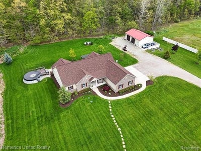 /international/us/8871-n-gregory-road-conway-twp-mi-110108068754/