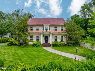 /international/us/111-w-high-street-milford-pa-110099884072/