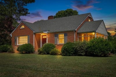 /international/us/1058-virginia-avenue-clarksville-va-110119344853/