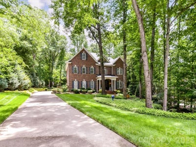 /international/us/11615-hidden-forest-lane-davidson-nc-110108393289/