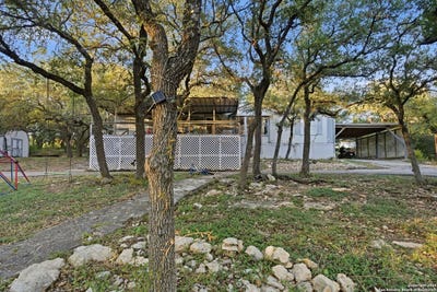 /international/us/185-canyon-bend-canyon-lake-tx-110110375583/