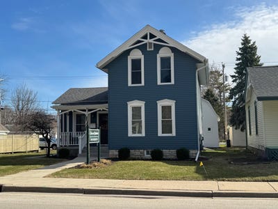 /international/us/316-oakton-ave-pewaukee-wi-110107723898/