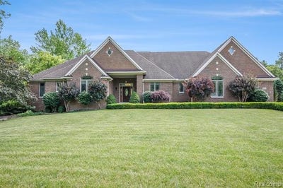 /international/us/8670-country-manor-drive-bruce-twp-mi-110106171124/