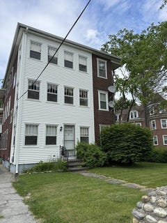 /international/us/77-lake-webster-ma-110109087641/