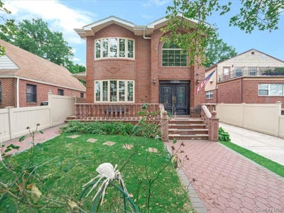 /international/us/24560-61st-avenue-little-neck-ny-110109369374/