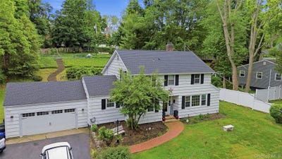 /international/us/10-tanyard-lane-huntington-ny-110108442880/