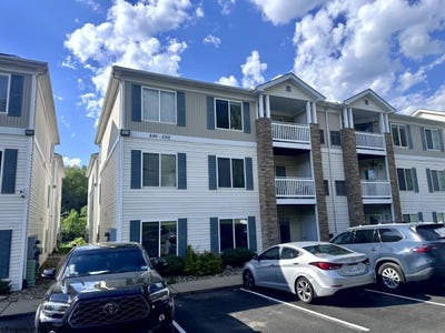 /international/us/2102-university-commons-drive-morgantown-wv-110107818768/