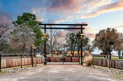 /international/us/909-grindstone-road-brock-tx-110107574682/