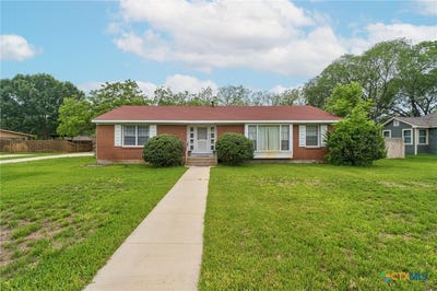 /international/us/908-s-laurel-avenue-luling-tx-110107775689/
