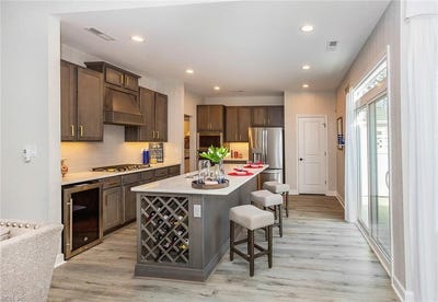 /international/us/2300-venture-way-suffolk-va-110101163546/