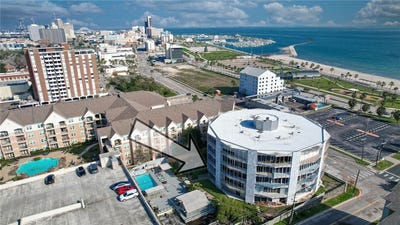 /international/us/823-s-water-street-corpus-christi-tx-110104853455/