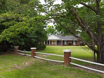 /international/us/225-mindi-lane-jesup-ga-110092792324/