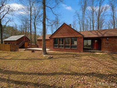 /international/us/n17537-county-road-400-road-powers-mi-110108437140/