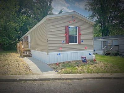 /international/us/212-anker-lane-germantown-hills-il-110100304328/