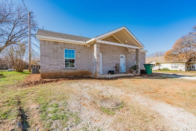 /international/us/207-young-street-nocona-tx-110108963684/