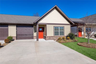 /international/us/701-s-mock-street-prairie-grove-ar-110107655138/