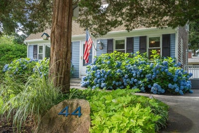 /international/us/44-hillside-avenue-north-falmouth-ma-110101222188/