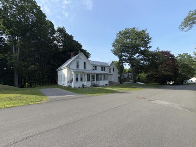 /international/us/124-lake-avenue-farmington-me-110109165806/
