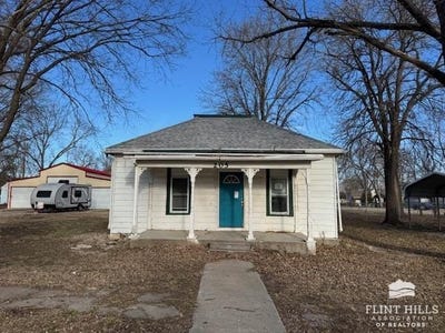 /international/us/205-w-market-street-mcfarland-ks-110106253169/