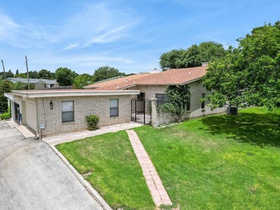 /international/us/112-hackberry-lane-10-del-rio-tx-110108813785/