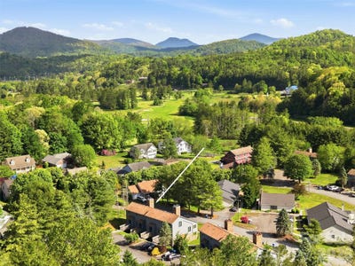 /international/us/130-sherry-lane-boone-nc-110108073416/