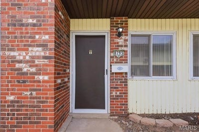 /international/us/8795-sieloff-drive-st-louis-mo-110107282462/