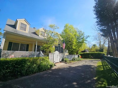/international/us/10-phyllis-road-mastic-beach-ny-110107890622/