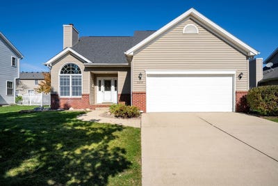/international/us/3510-castlemain-drive-bloomington-il-110120718215/