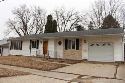 /international/us/1323-maple-street-sac-city-ia-110106181178/