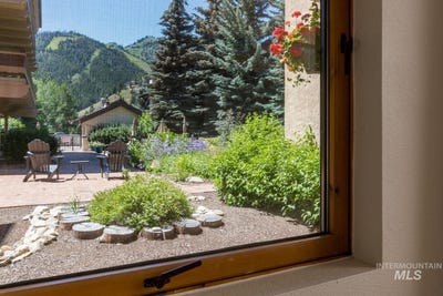 /international/us/351-s-2nd-ave-ketchum-id-110100353360/