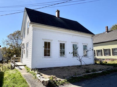 /international/us/40-shackford-street-eastport-me-110102950367/