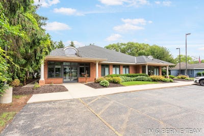 /international/us/697-ottawa-beach-road-holland-mi-110103183602/