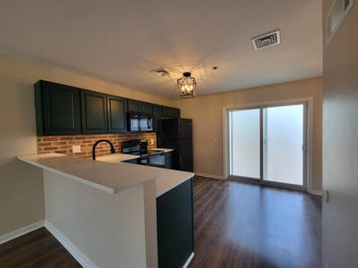 /international/us/2135-north-2nd-street-harrisburg-pa-110108574156/