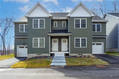 /international/us/26-kensington-way-johnston-ri-110107071575/