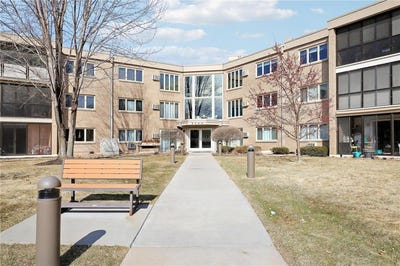 /international/us/4360-brookside-court-edina-mn-110107635961/