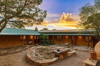 /international/us/8-price-ranch-road-santa-fe-nm-110120463519/