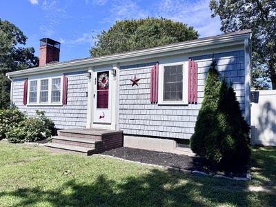 /international/us/42-vineyard-avenue-hyannis-ma-110110175726/