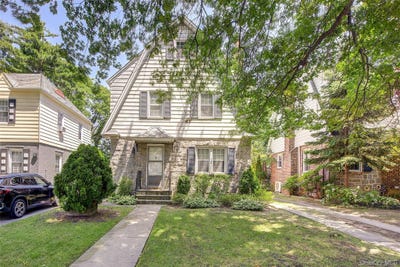 /international/us/53-39-bell-boulevard-bayside-ny-110106820473/