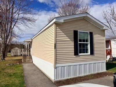 /international/us/143-buckingham-drive-westbrook-me-110107481451/