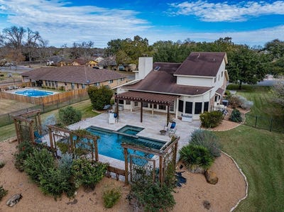 /international/us/640-south-college-street-la-grange-tx-110104898728/