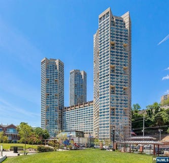 /international/us/7004-boulevard-e-guttenberg-nj-110106801386/