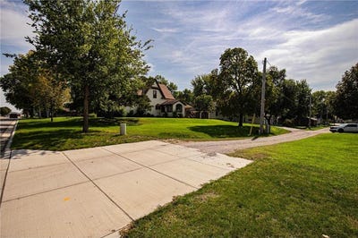 /international/us/301-e-depue-avenue-olivia-mn-110106618420/