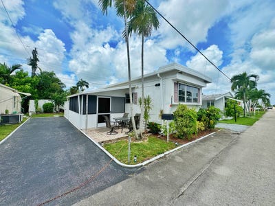 /international/us/221-w-lake-drive-hallandale-beach-fl-110102282023/