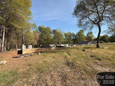/international/us/5750-poovey-drive-granite-falls-nc-110107226396/