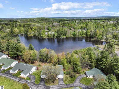 /international/us/5534-millbrook-drive-williamsburg-mi-110108552191/