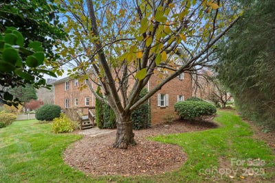 /international/us/27-capri-lane-hendersonville-nc-110095921794/