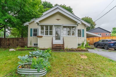 /international/us/26-rollins-street-bingham-me-110109749796/