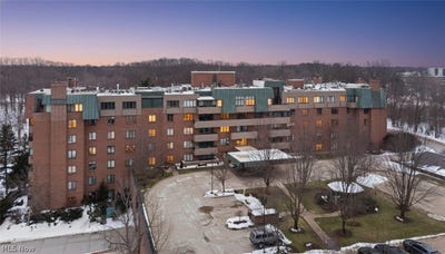 /international/us/5200-three-village-drive-lyndhurst-oh-110105734958/