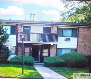 /international/us/117-cricket-lane-woodbridge-proper-nj-110107754464/