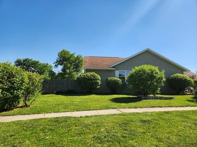 /international/us/1203-ridgewood-road-mahomet-il-110107986874/